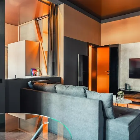 Apartment Luxury Across Arena Complex *