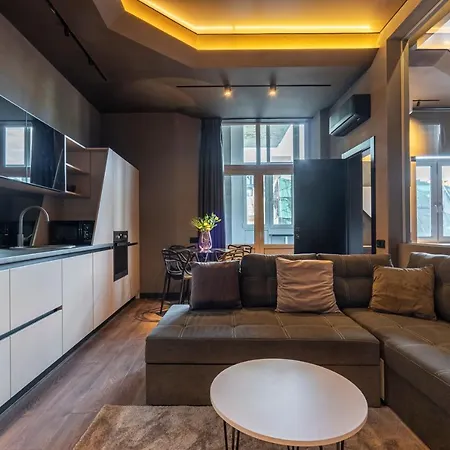 Luxury Across Arena Complex Київ