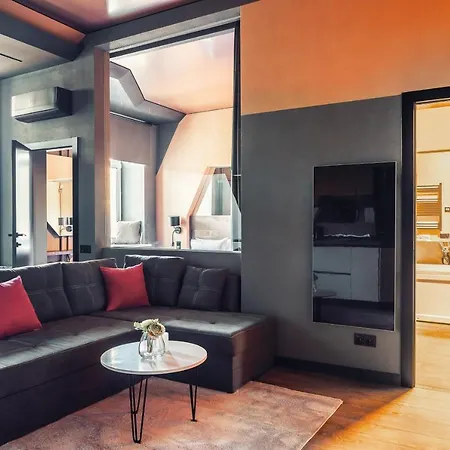 Апартаменти Luxury Across Arena Complex